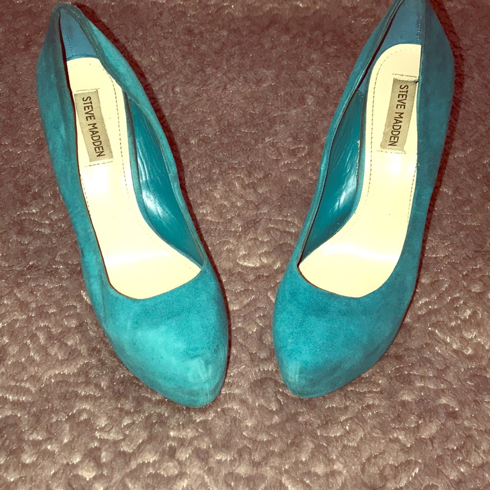 Steve Madden suede platform pump